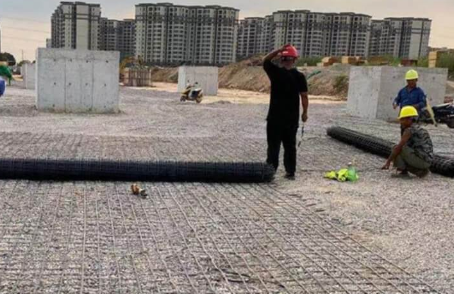 安徽土工格栅铺设前地基要怎么处理？